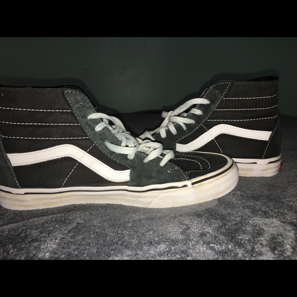 Super cute black vans!!!!